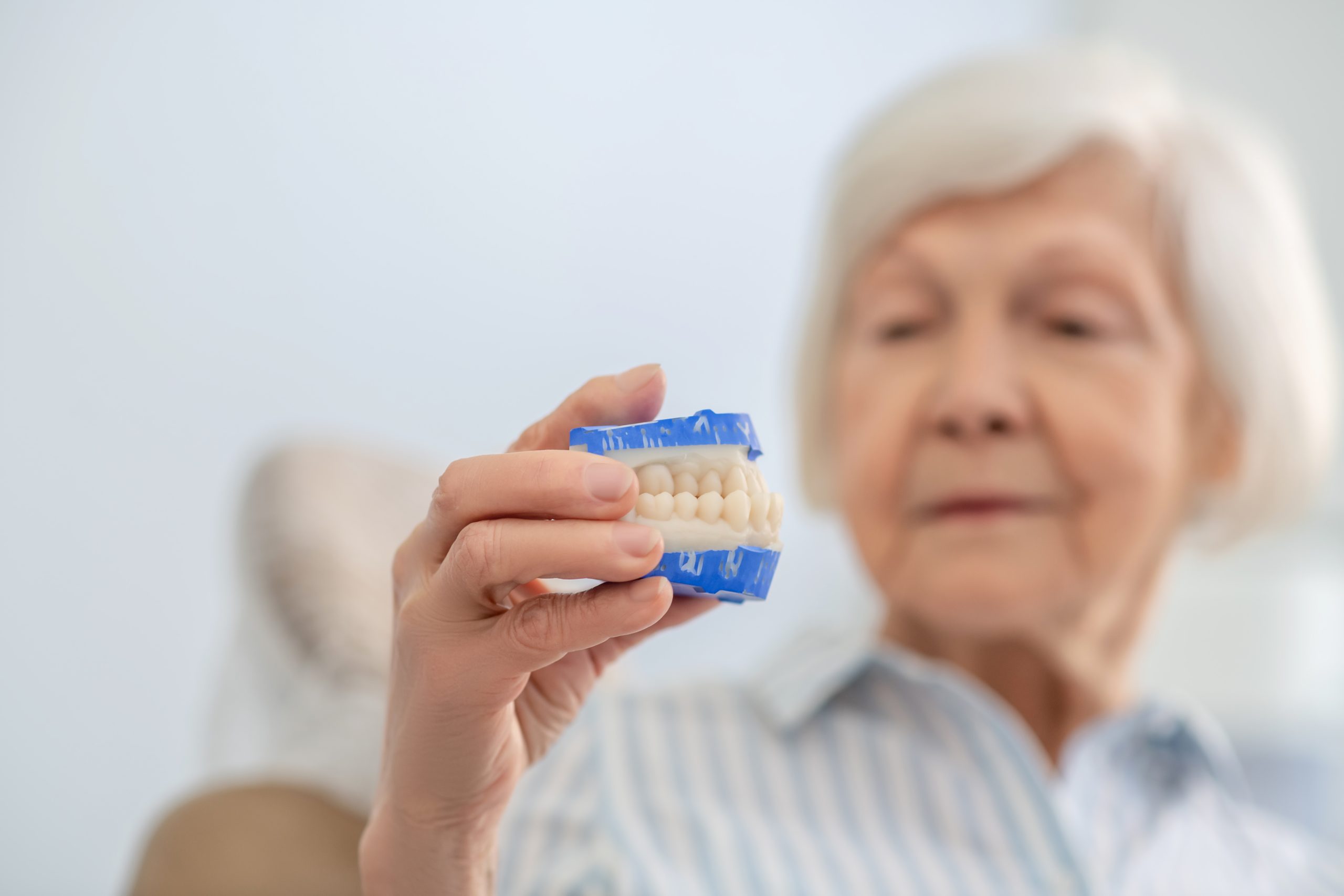Custom-Fit Dentures Ipswich: 7 Tips Dentists Recommend