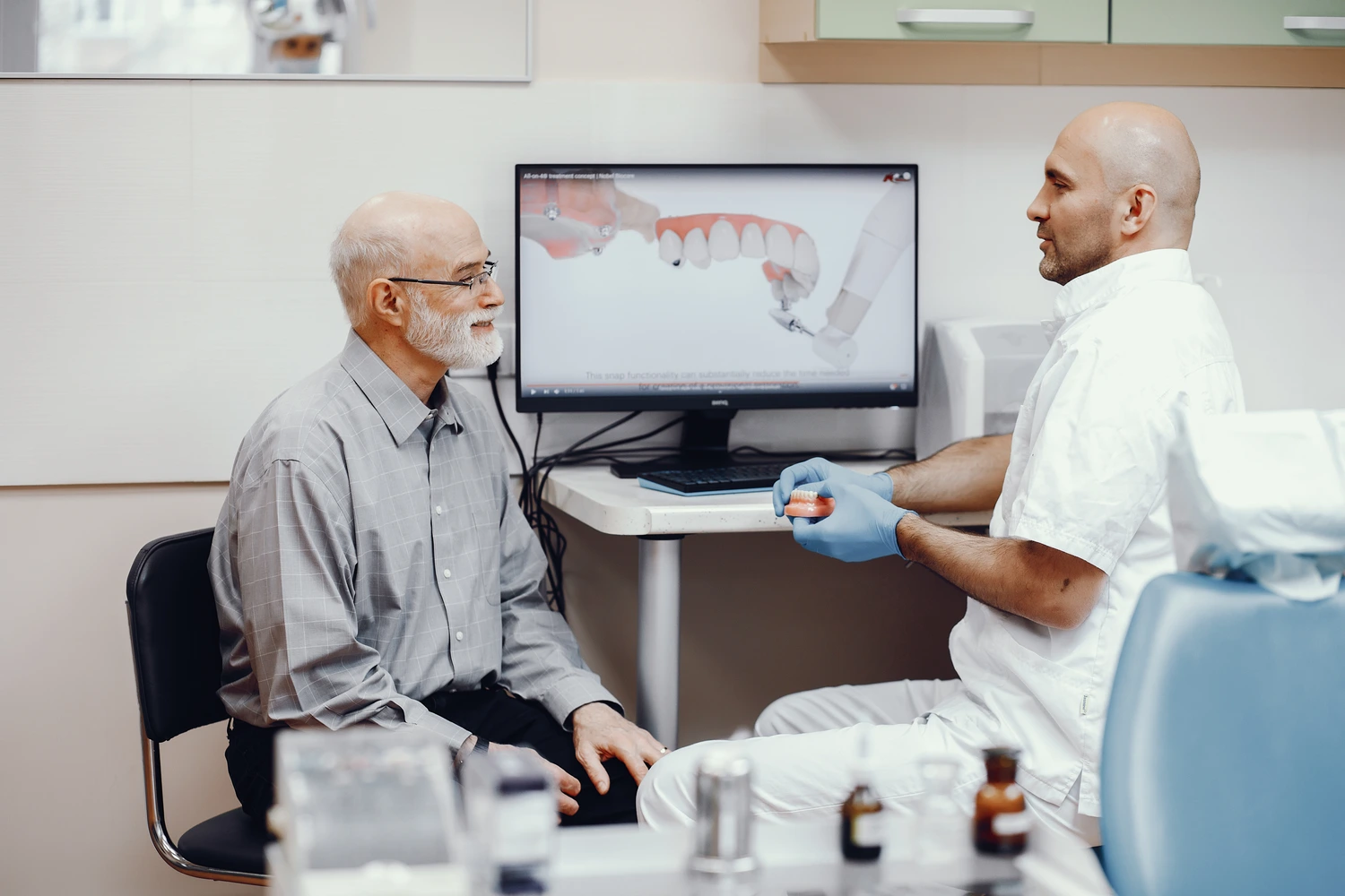 What to Look for When Choosing a Denture Clinic in Ipswich